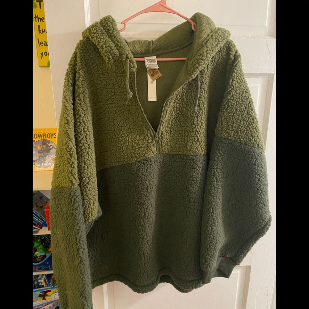COPY - VS PINK Sherpa Pullover Sweater.